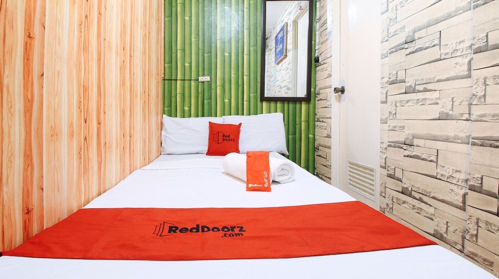 undefined RedDoorz near OWWA Pasay 5
