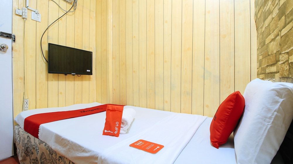 undefined RedDoorz near OWWA Pasay 10