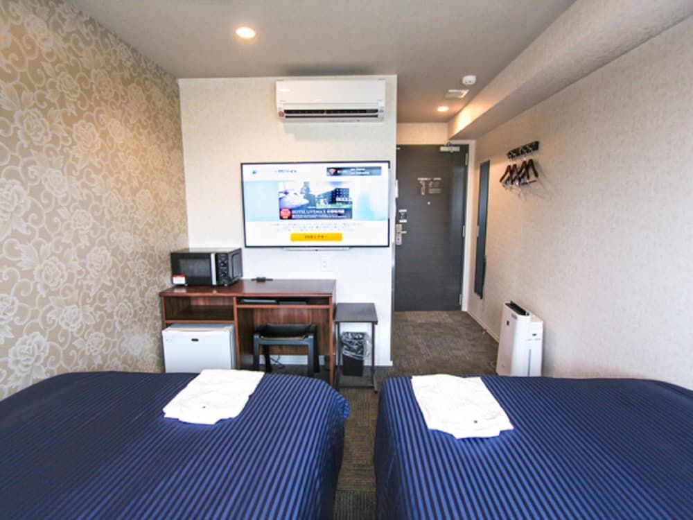 HOTEL LiVEMAX Kyoto Kamogawamae Standard Twin Room, Non Smoking (Dog Friendly) 3