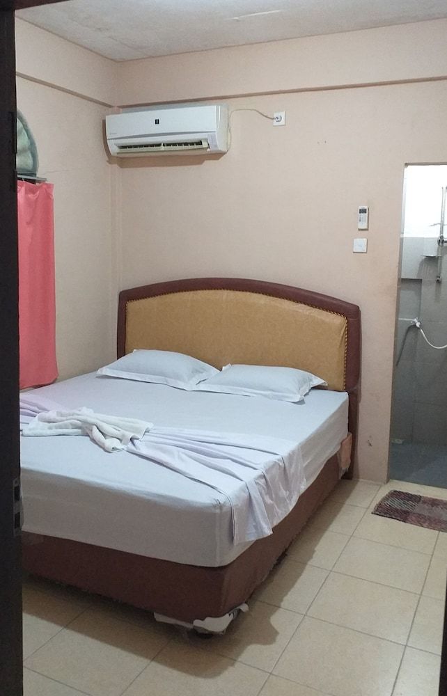 Kenangan Guest House Standard Room, Air conditioning (AC)
