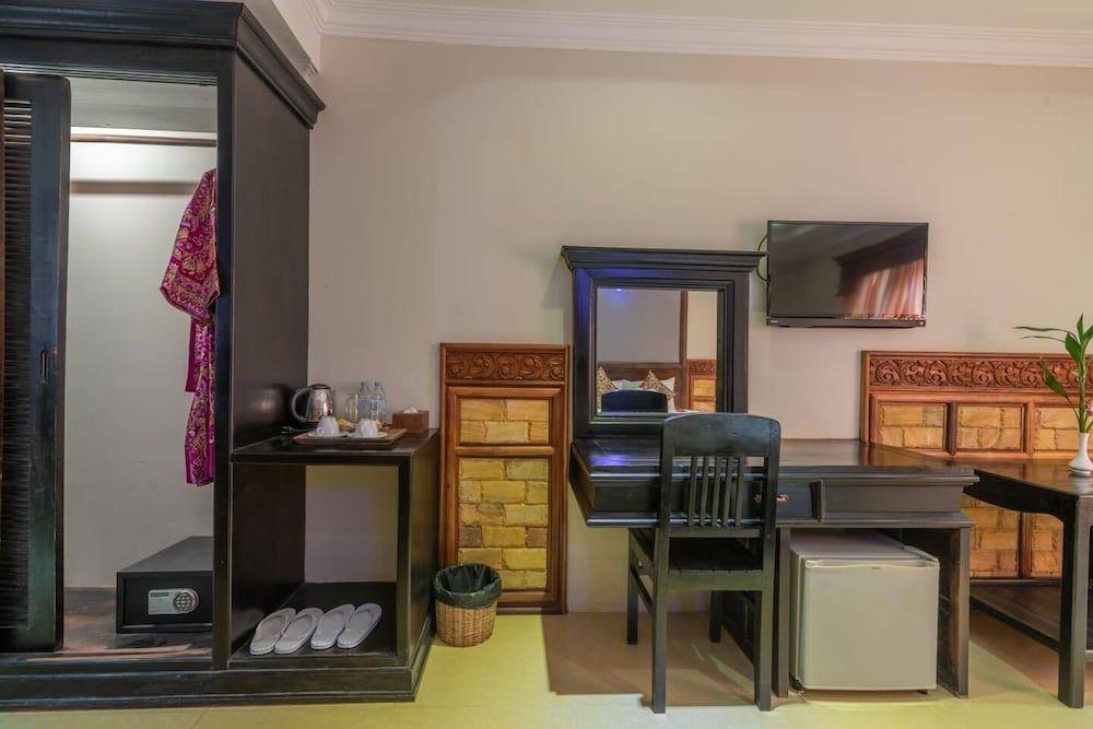 Kings Luxury Hotel Deluxe Double Room 2