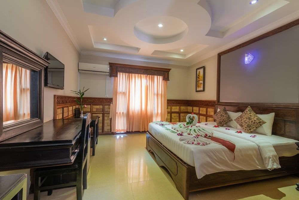 Kings Luxury Hotel Deluxe Twin Room 4