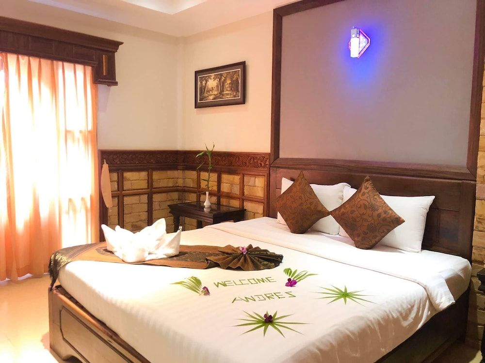 Kings Luxury Hotel Deluxe Room 6