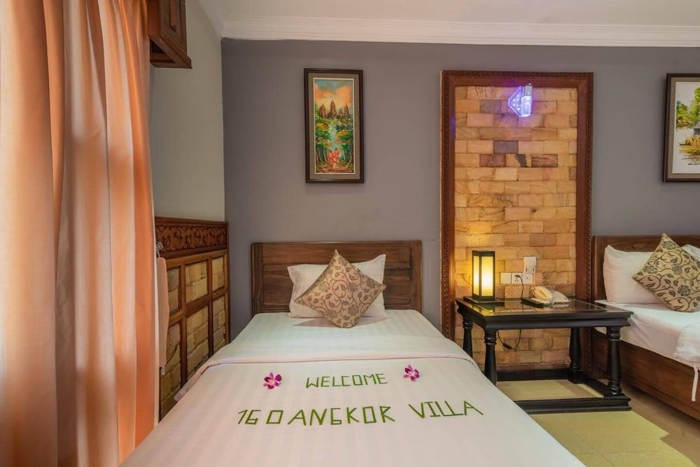 Kings Luxury Hotel Deluxe Twin Room 3