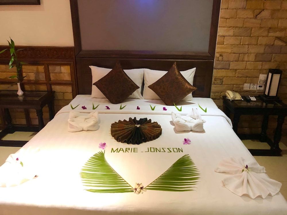 Kings Luxury Hotel Deluxe Room 5