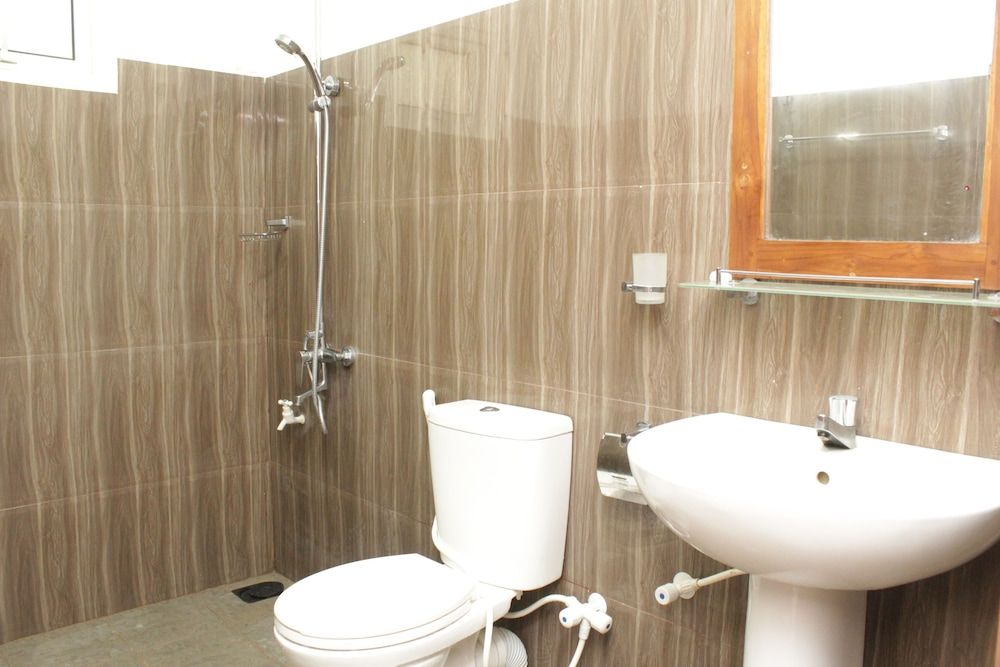 Green Hut Hotel and Restaurant. Deluxe Triple Room 7