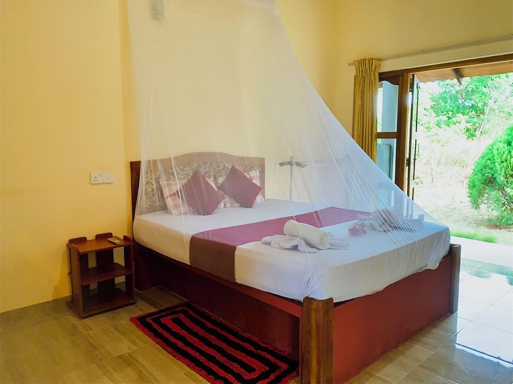 Green Hut Hotel and Restaurant. Standard Double Room 2