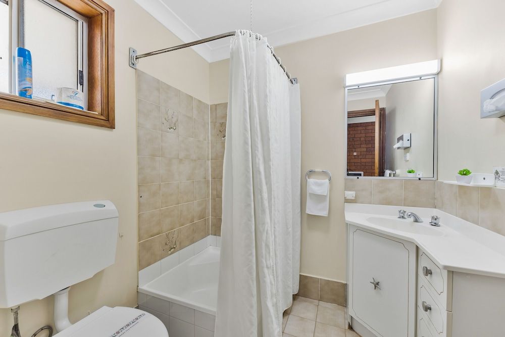 Castlereagh Motor Inn Two Bedroom Unit 14