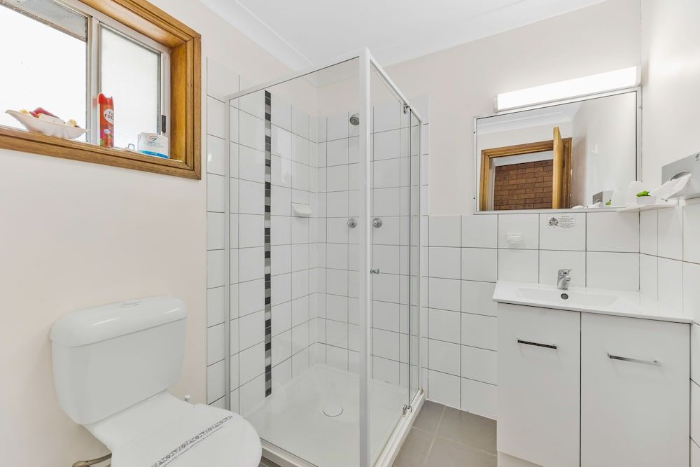 Castlereagh Motor Inn Family Room 10