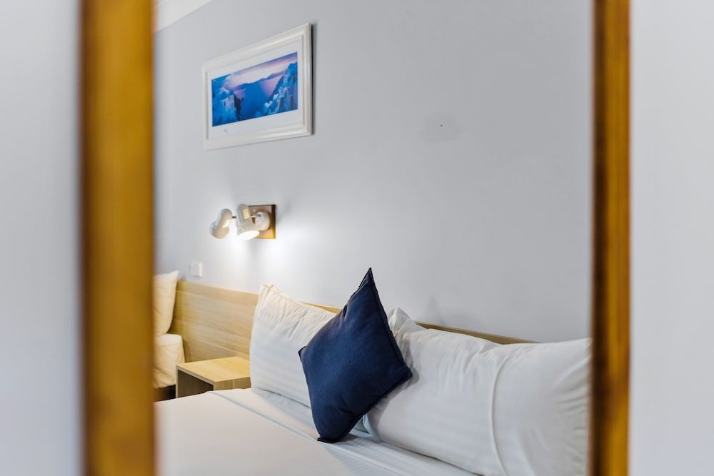 Castlereagh Motor Inn Twin Room 6