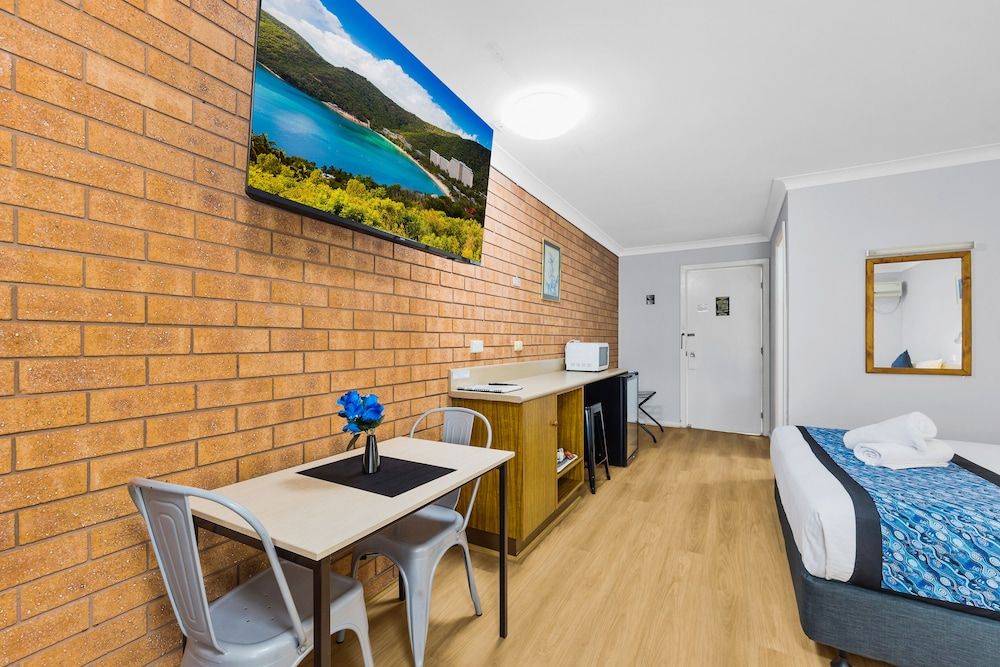 Castlereagh Motor Inn Twin Room 12