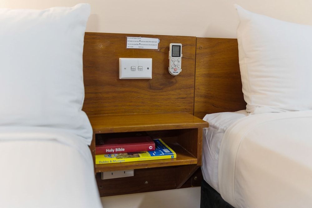 Castlereagh Motor Inn Family Room 12