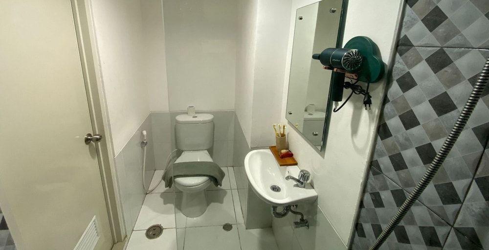 Hariss Inn Bandara Deluxe Room 5