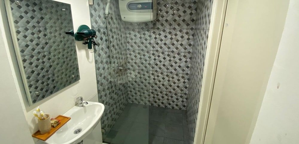 Hariss Inn Bandara Deluxe Room 6