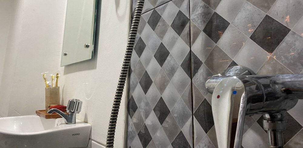 Hariss Inn Bandara Deluxe Room 7