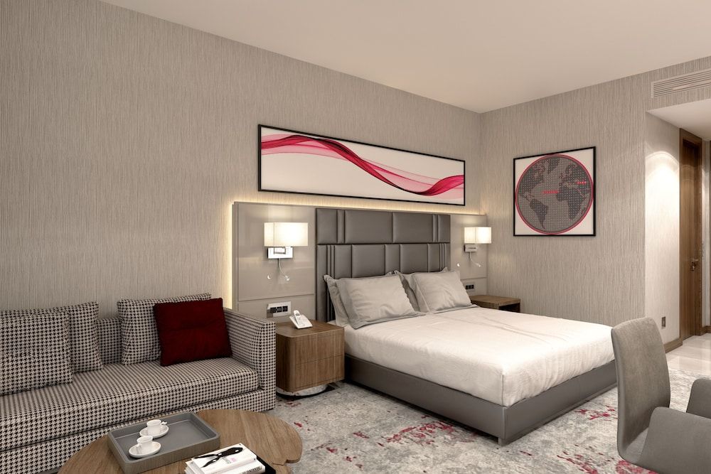 Superior Room, 1 King Bed, Accessible (Tub with Grab Bars)