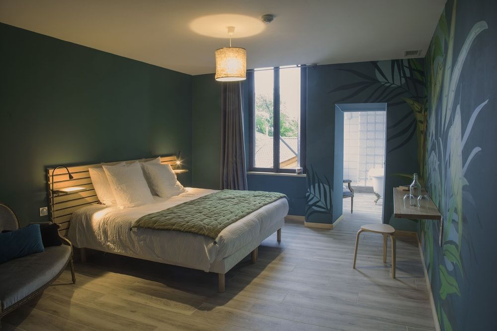 Superior Double Room, Ensuite, Courtyard View