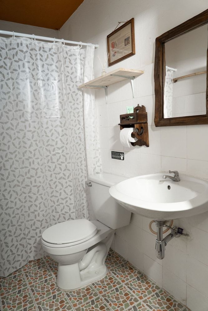 Past Tense Hostel Standard Twin Room with Shared Bathroom 8