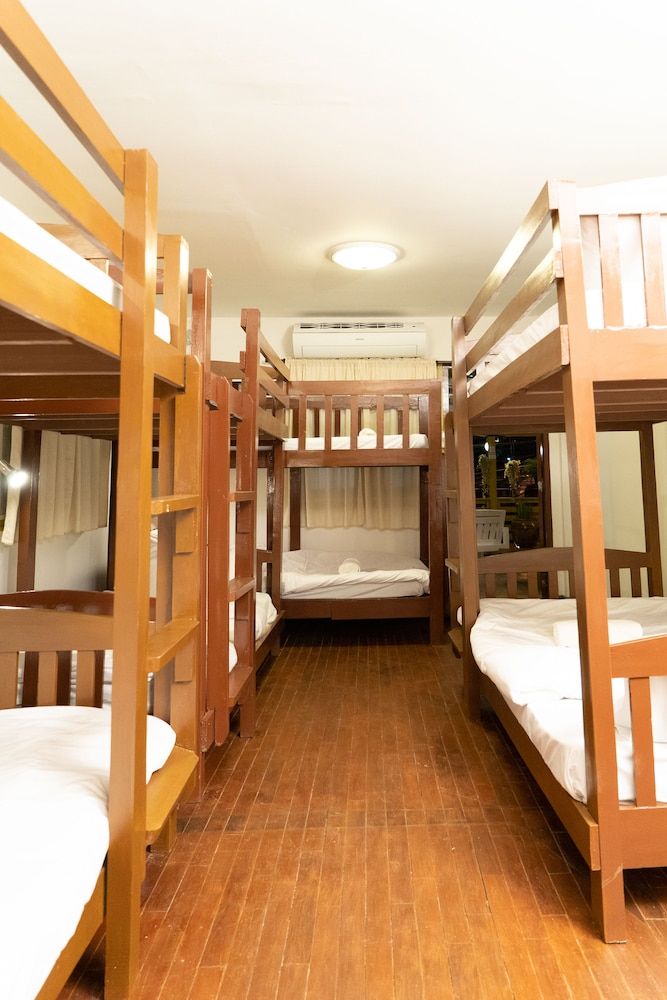 undefined Past Tense Hostel 4