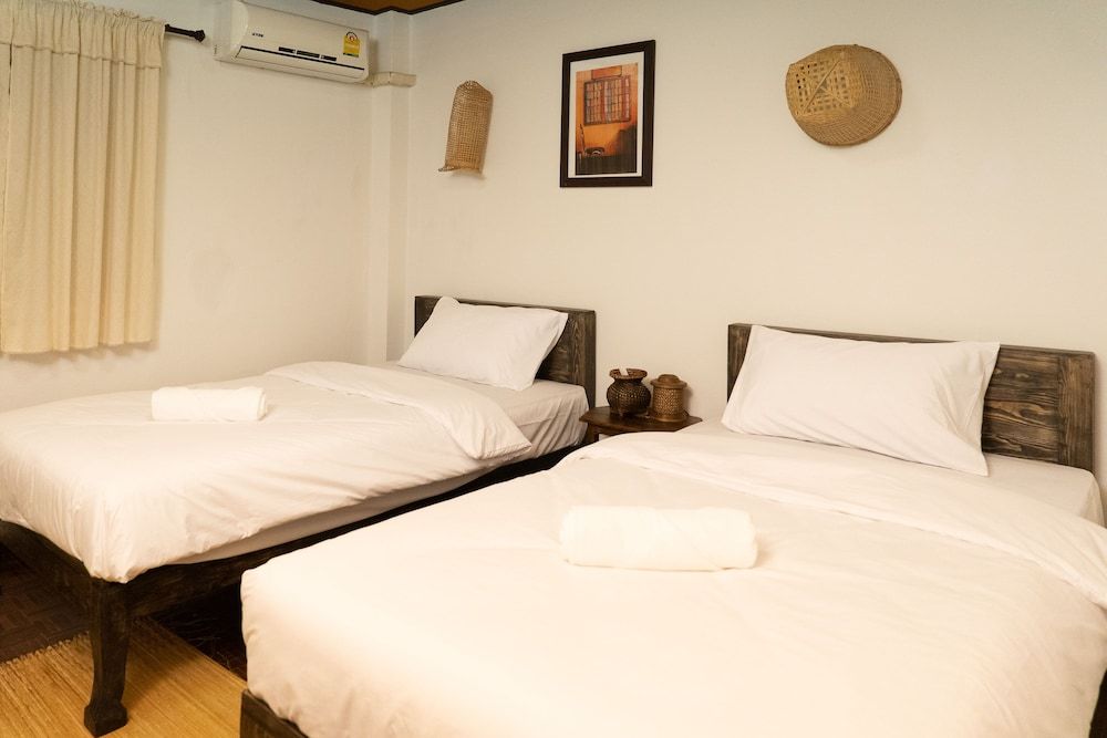 Past Tense Hostel Standard Twin Room with Shared Bathroom 2