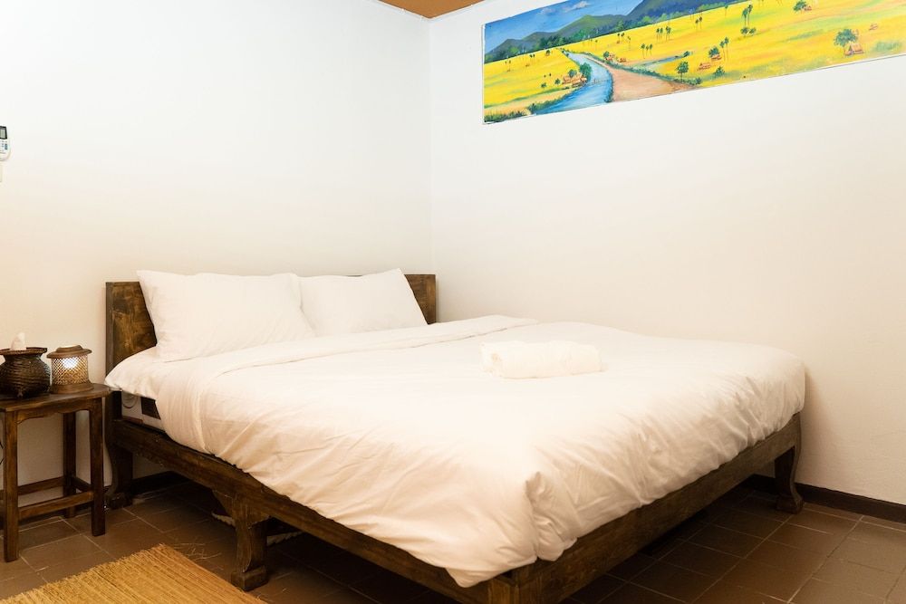 undefined Past Tense Hostel 5