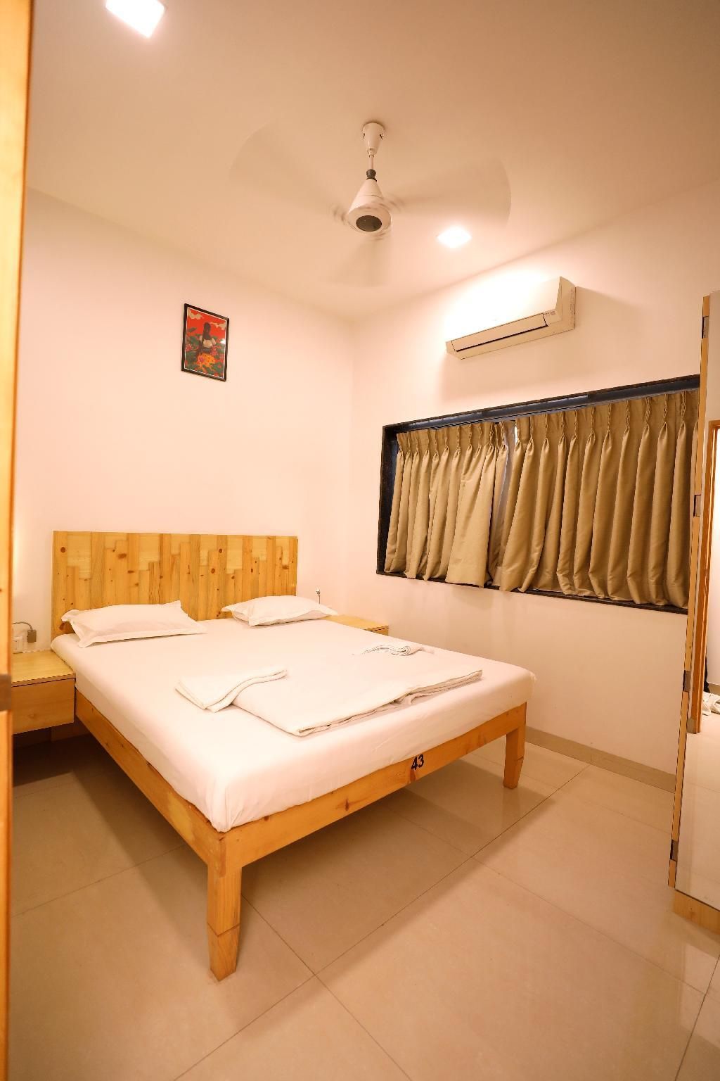 Private Room with Shared Bathroom