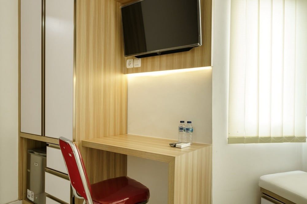 RedDoorz Apartment @ Aeropolis Tangerang Double Room 11