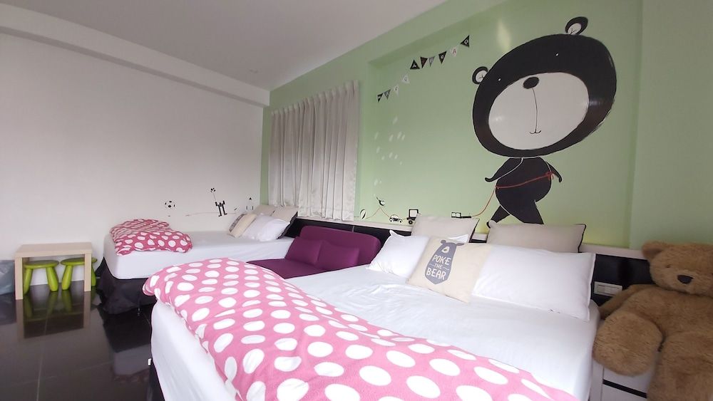 Super Cheap Homestay Design Quadruple Room, 2 Double Beds, Non Smoking 3