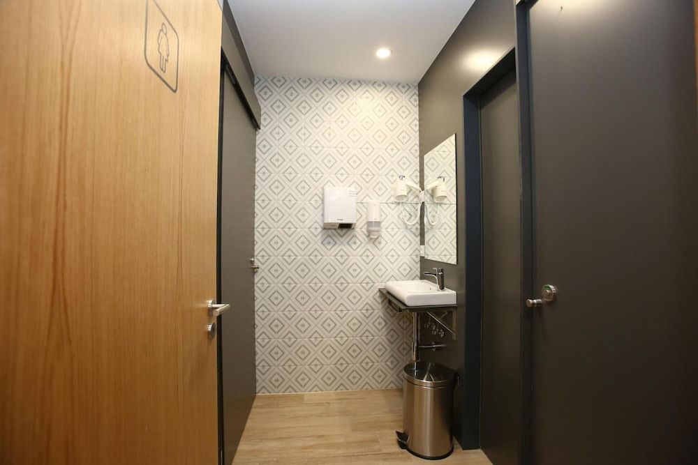 dpaso Urban Hostel Single bed in  20 beds shared dormitory, shared bathroom 5