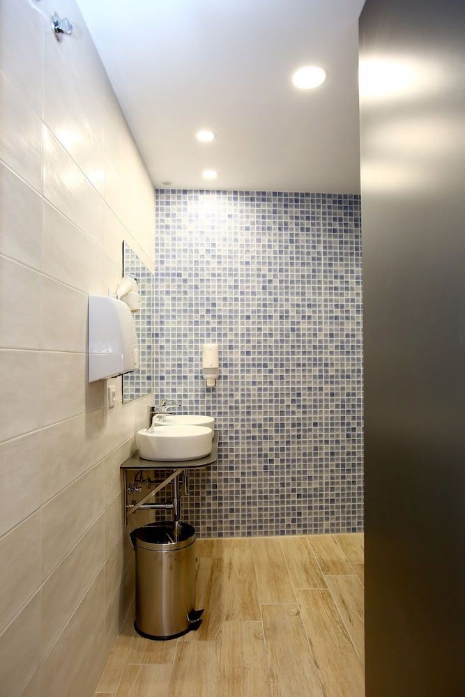 dpaso Urban Hostel Single bed in  20 beds shared dormitory, shared bathroom 3