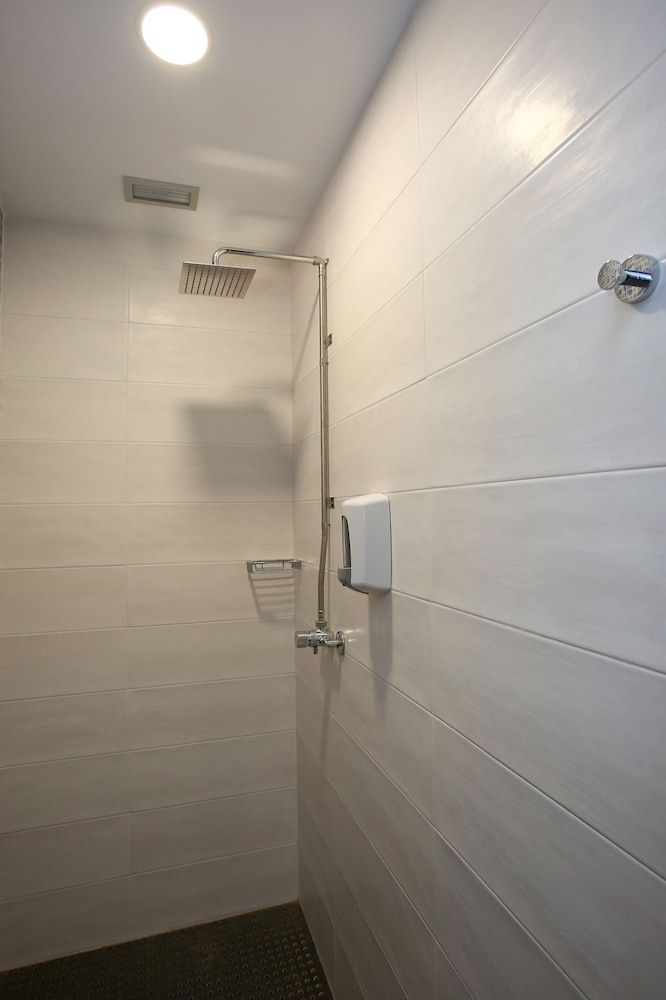 dpaso Urban Hostel Single bed in  20 beds shared dormitory, shared bathroom 7