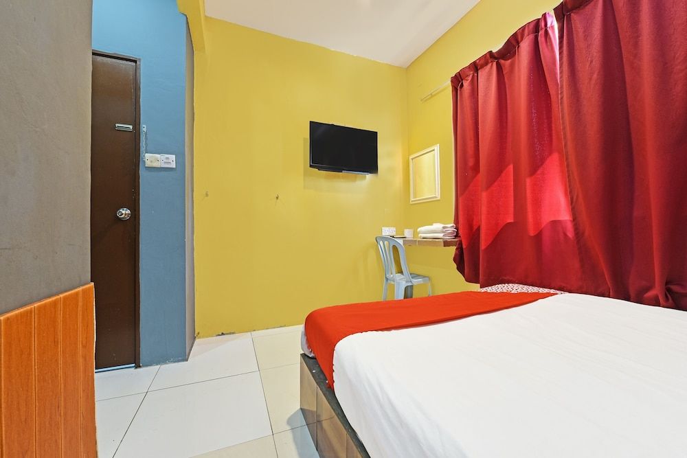 OYO 89656 Melati Hotel Nilai Deluxe Double Room 3