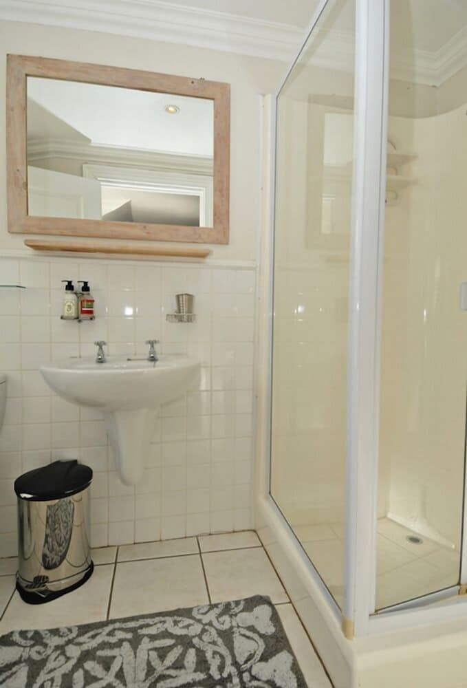 Guadeloupe Self Catering Apartment, 2 Bedrooms (Shoe Room (6)) 6