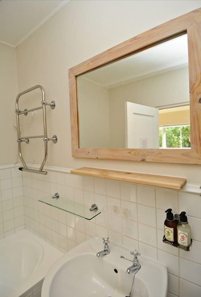 Guadeloupe Self Catering Apartment, 2 Bedrooms (Shoe Room (6)) 7