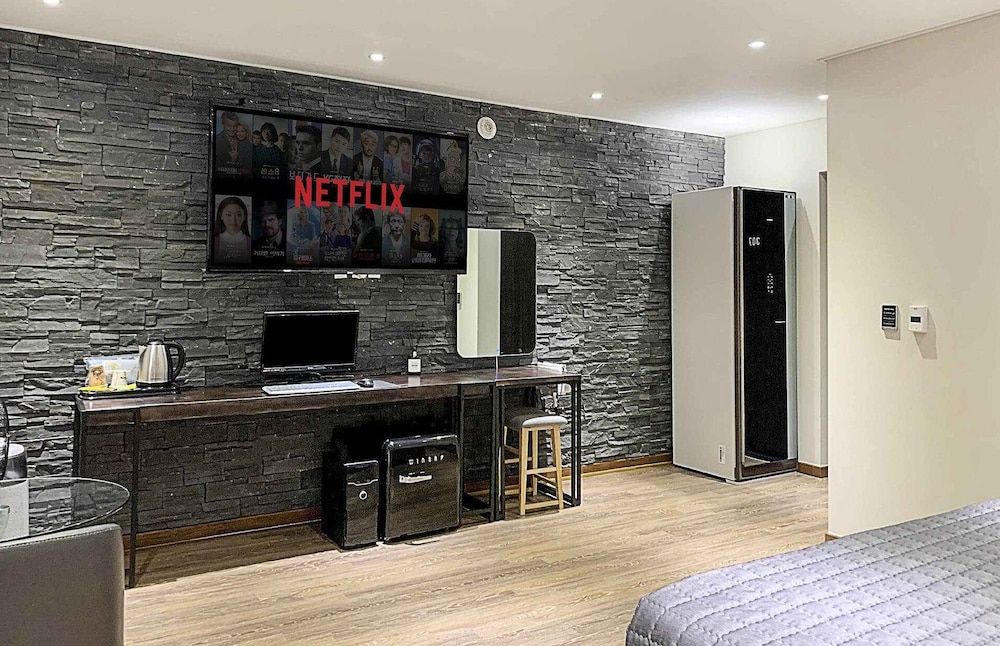 Brown Dot Hotel Buan Byeonsan Premium Double Room 8