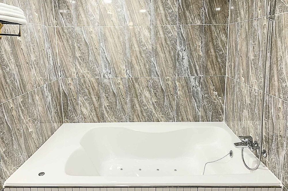 Brown Dot Hotel Buan Byeonsan Signature Twin Room 4