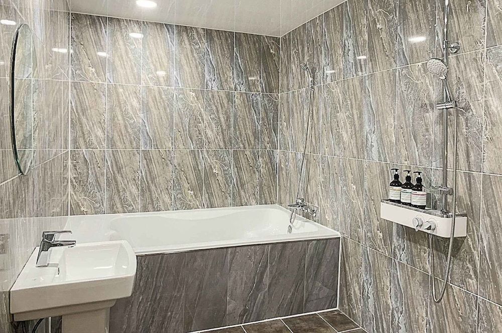 Brown Dot Hotel Buan Byeonsan Signature Twin Room 3