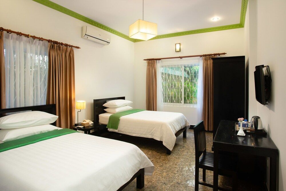 undefined Han & Daniel Villa Boutique 5