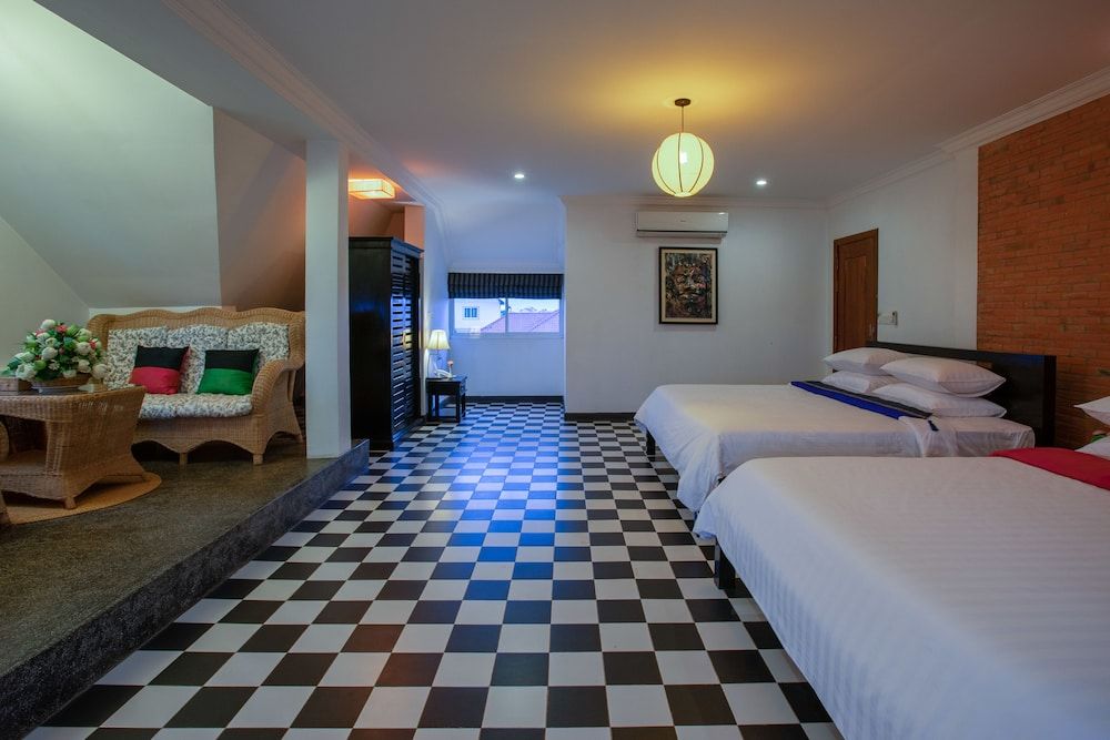 undefined Han & Daniel Villa Boutique