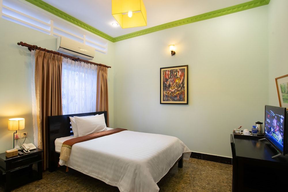 undefined Han & Daniel Villa Boutique 4