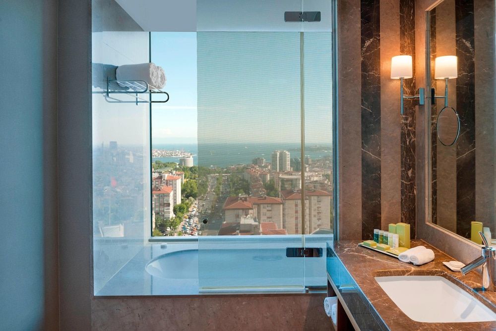 Club Suite, 1 King Bed, Non Smoking, Sea View (Corner)