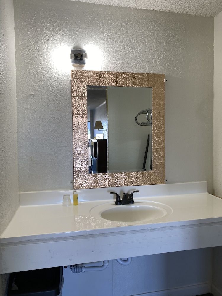 Champions Inn Comfort Double Room, 1 Bedroom, Non Smoking 4