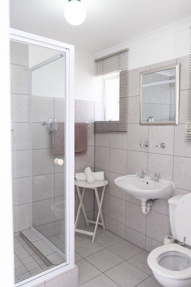 George Lodge International Standard Double Room 4