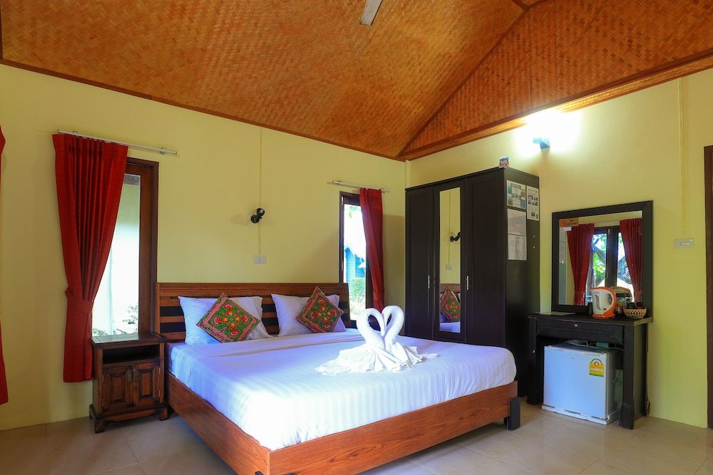 Isara Lanta Deluxe Bungalow 2