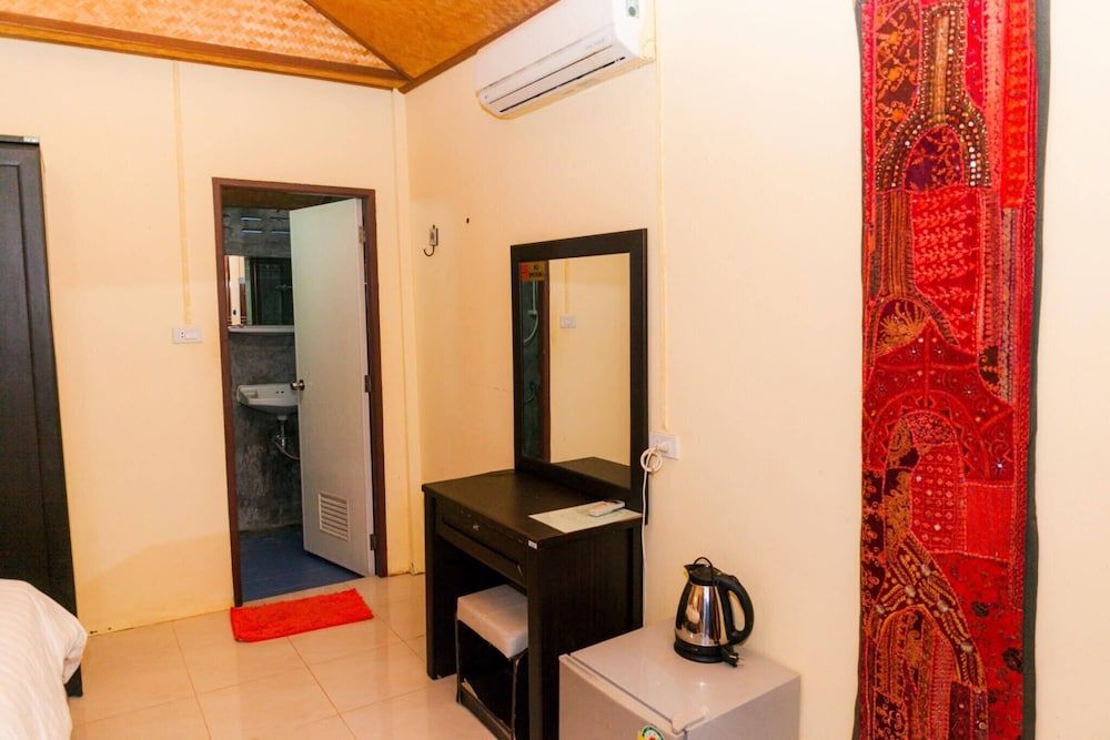 Isara Lanta Deluxe Bungalow 8