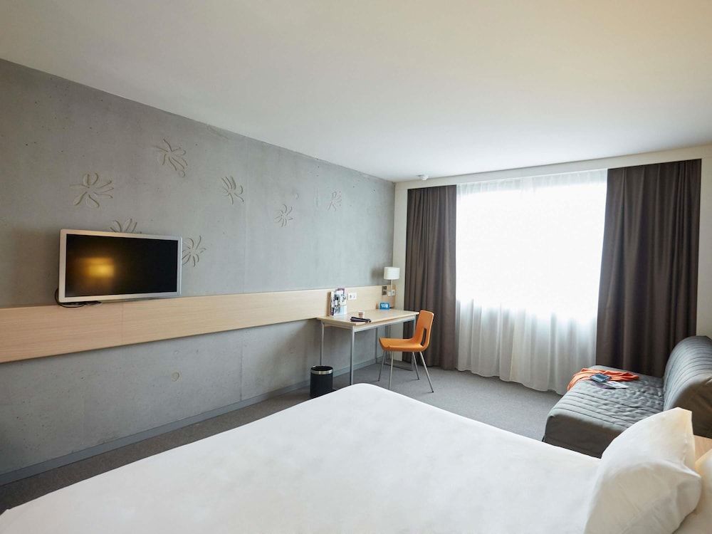 Privilege, Family Room, 1 King Bed with Sofa bed