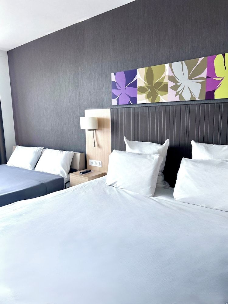 Family Room, 1 King Bed with Sofa bed