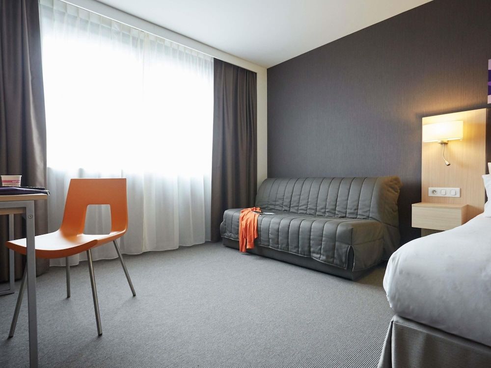 Family Room, 1 King Bed with Sofa bed
