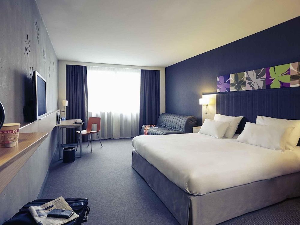 Privilege, Family Room, 1 King Bed with Sofa bed
