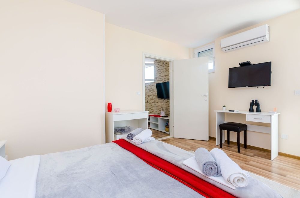 undefined Apartment Vedrana 5